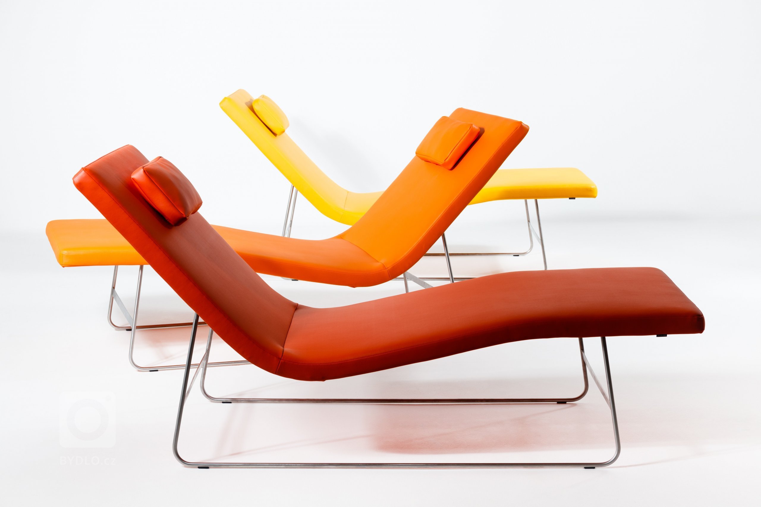 Chaise Longue Pure&nbsp;je nadčasová lenoška křehkých tvarů, v&nbsp;interiéru působí lehce a vzdušně. Její pomyslná minimalistická vlnka může přinášet pohodlí…